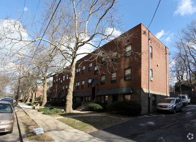 Building Photo - Colonial Manor Apartments