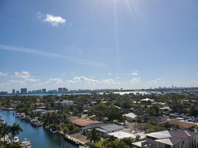 Foto del edificio - 2350 NE 135th St