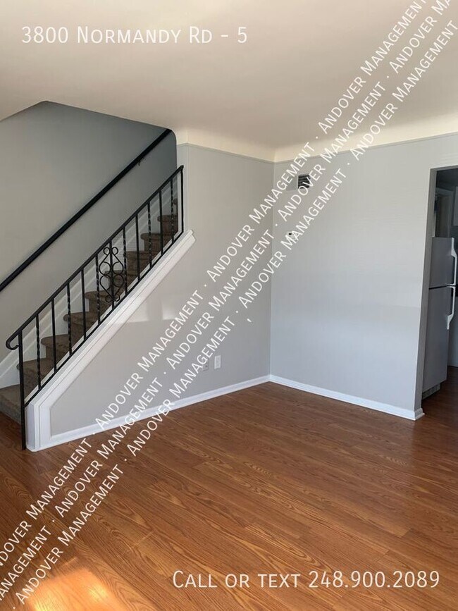 Building Photo - North Royal Oak Townhouse