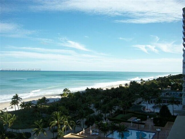 Foto del edificio - 10185 Collins Ave