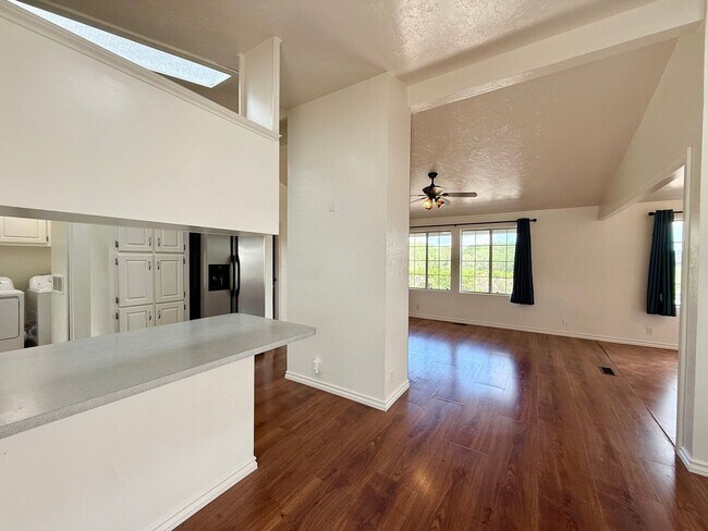 Building Photo - Charming 2-Bedroom Home with Office & Lake...