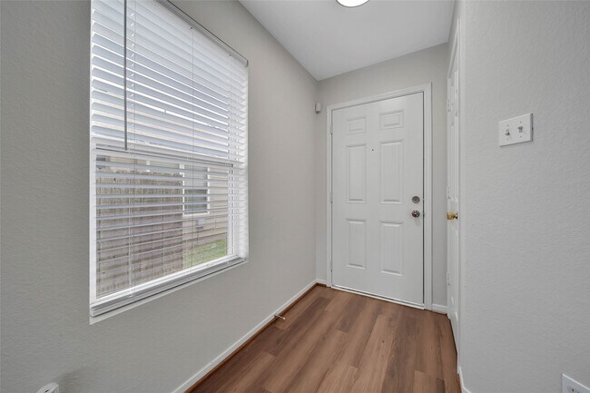 Building Photo - 3022 Madison Elm St
