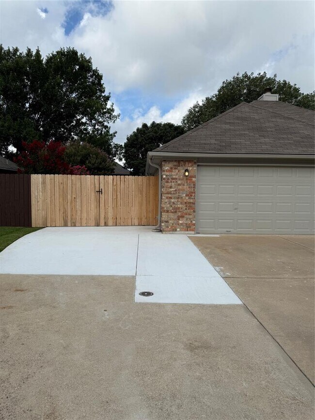 Foto del edificio - 2608 Bluebonnet Valley Dr
