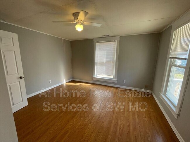 Building Photo - 1117 W Thoman St
