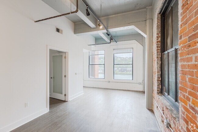 2BR 1,5 bá - 850SF - Sala de estar - 1st Avenue Lofts