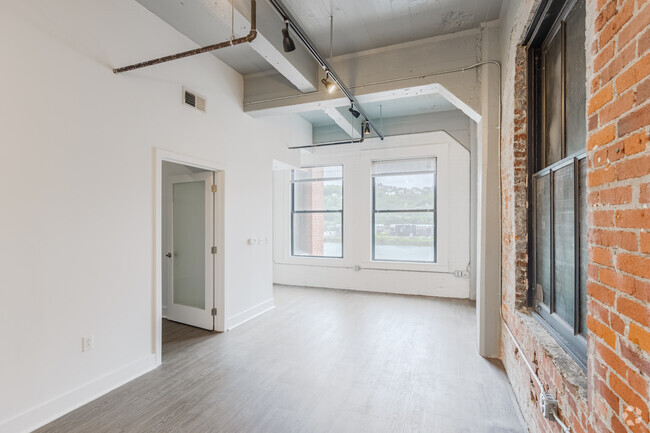 2BR 1,5 bá - 850SF - Sala de estar - First Avenue Lofts