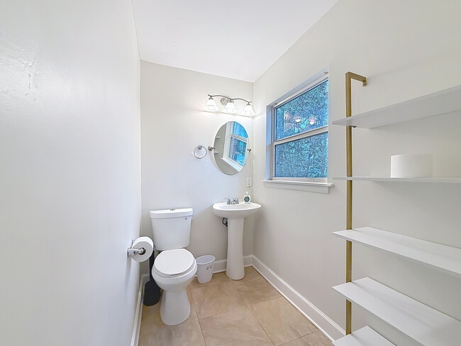 Photo - 1422 Lucy St House