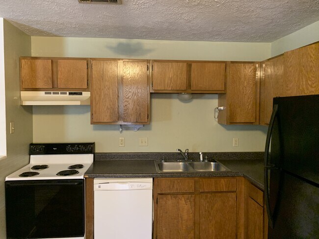 Building Photo - 2853 Forest Bend Dr