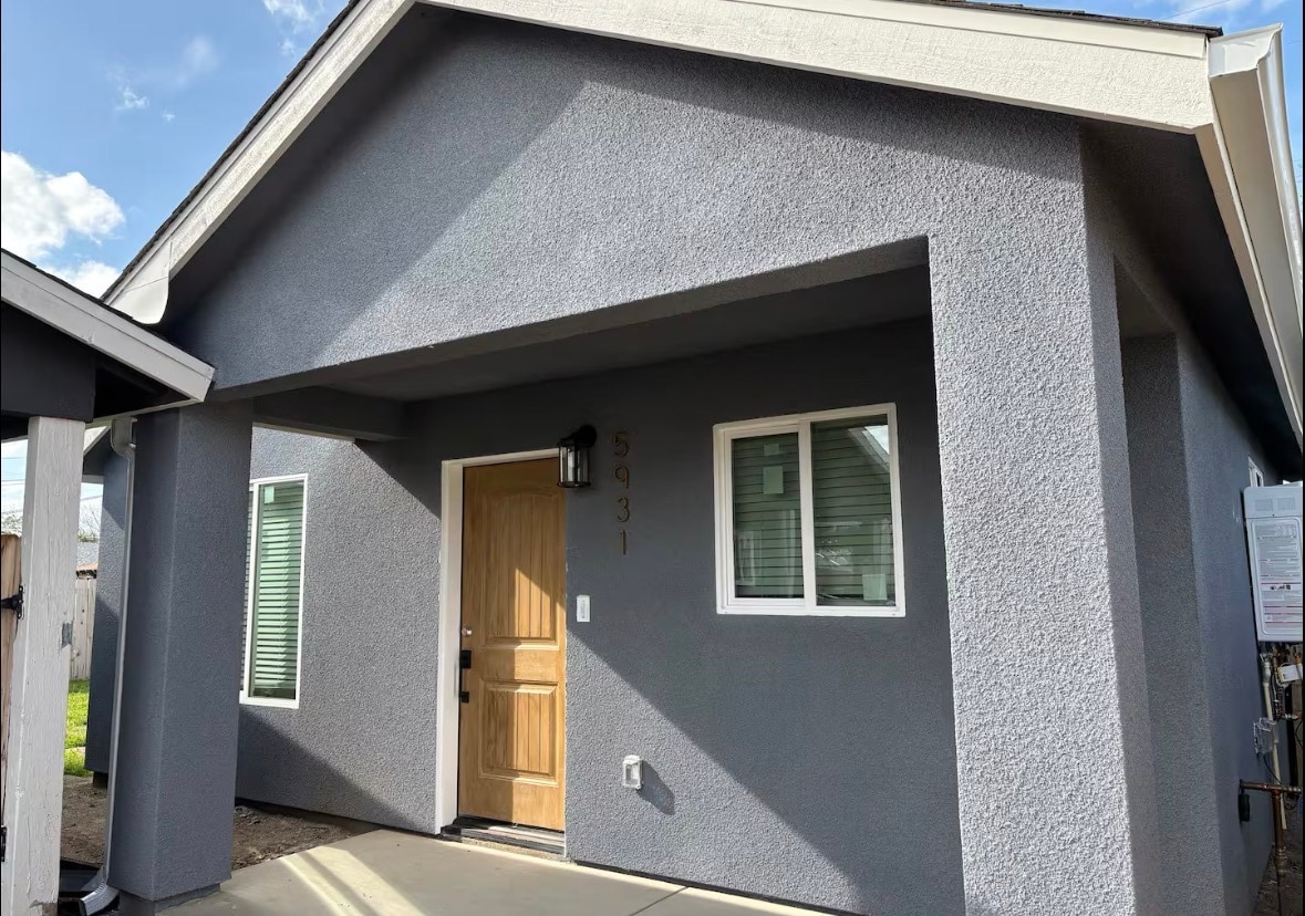 Primary Photo - 5929 E Dayton Ave