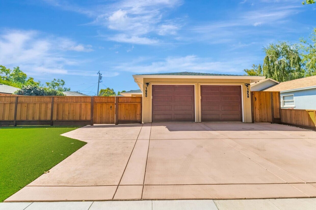 Foto principal - 1958 Woodside Rd