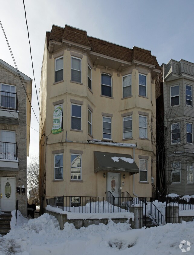 Foto del edificio - 67 Bostwick Ave