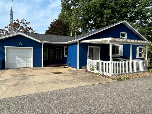 Building Photo - 4368 Point Comfort Dr