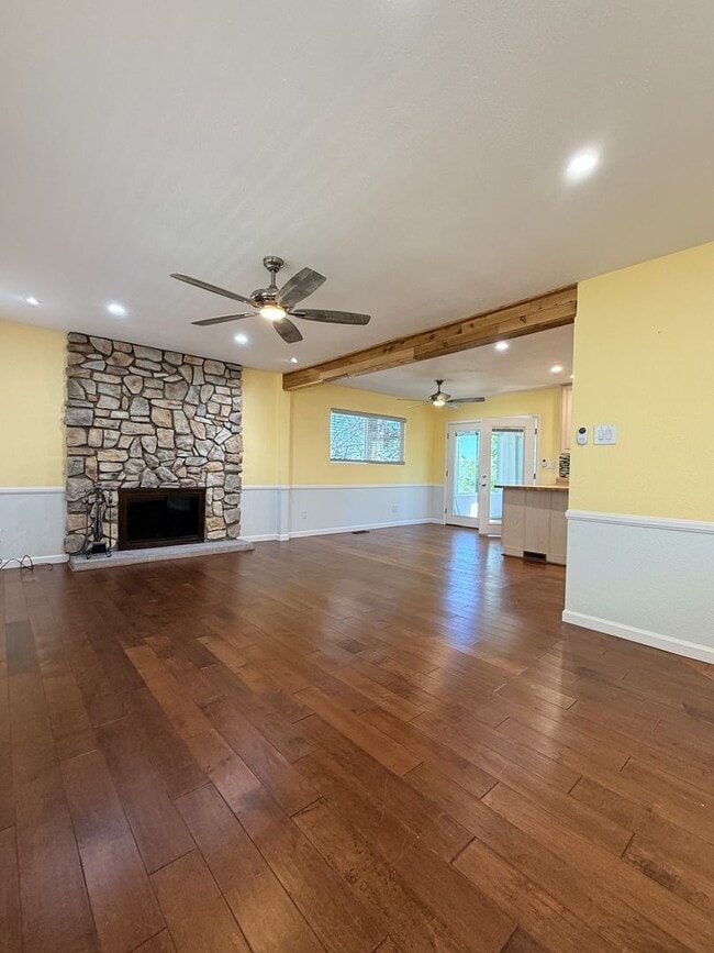 Building Photo - 2245 Sandia Dr