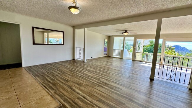 Building Photo - Available NOW - 3 Bedroom, 2 Bath, with a ...