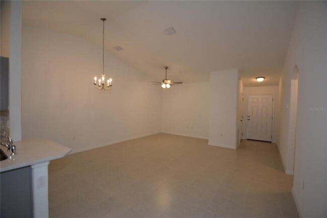 Building Photo - 14 Unimay Ct