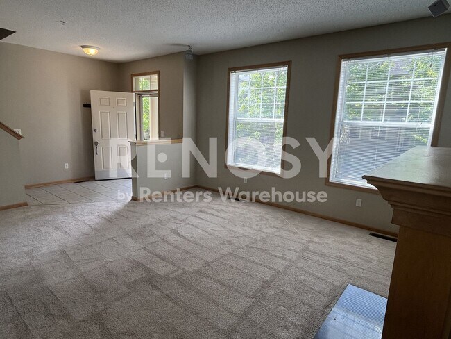 Foto del edificio - Available Now 3 Bedroom 1 Bath 1 Powder Room Townhome in Eden Prairie