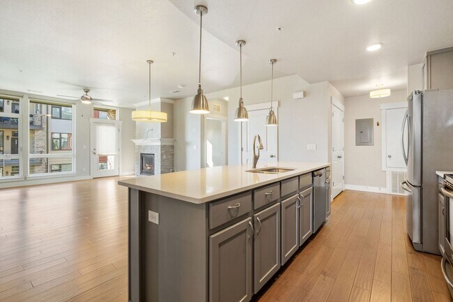 Foto del edificio - Modern 3-Bedroom Condo in Convenient Location