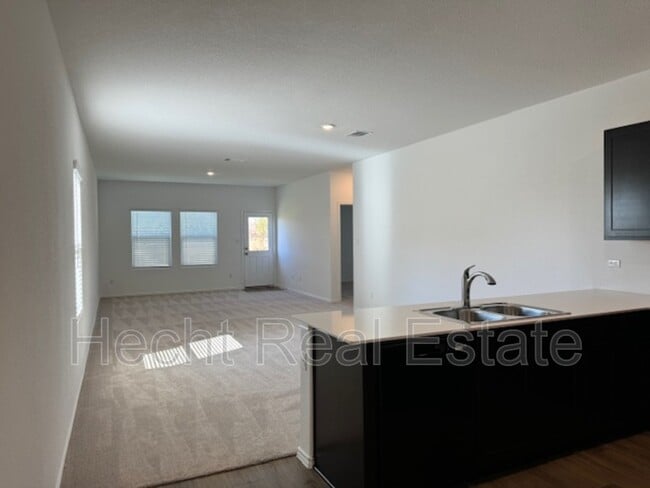 Building Photo - 426 Bass Dr