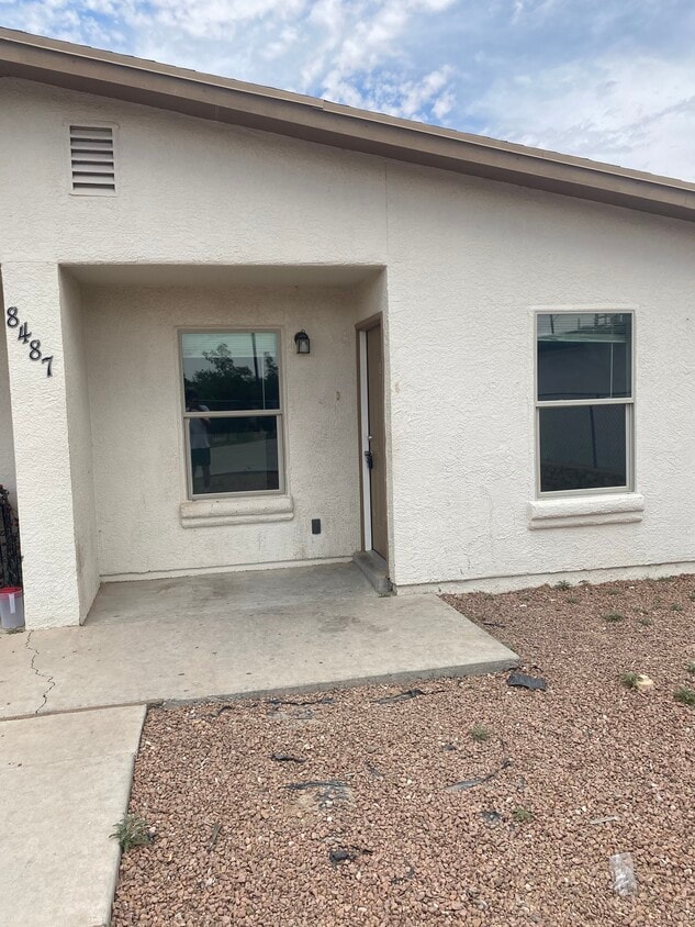 Building Photo - 8487 Roseway Dr