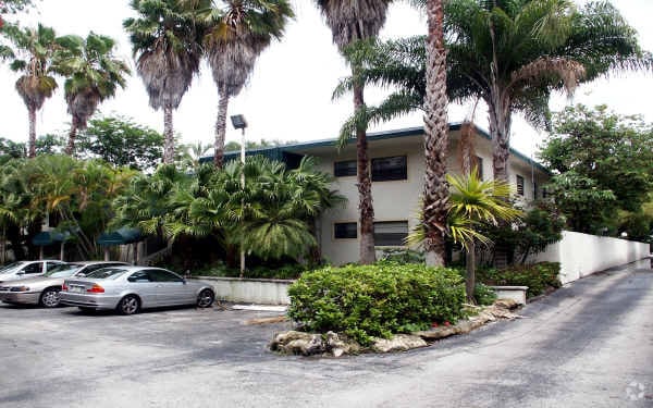 Chateau Grove Coconut Grove