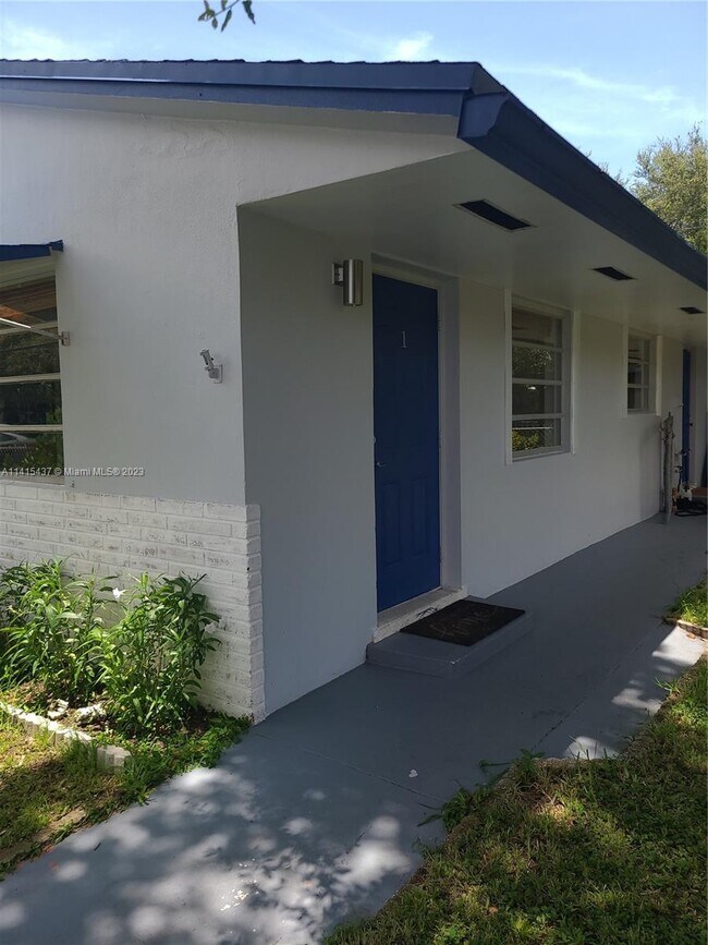 Building Photo - 5120 SW 26th Ave