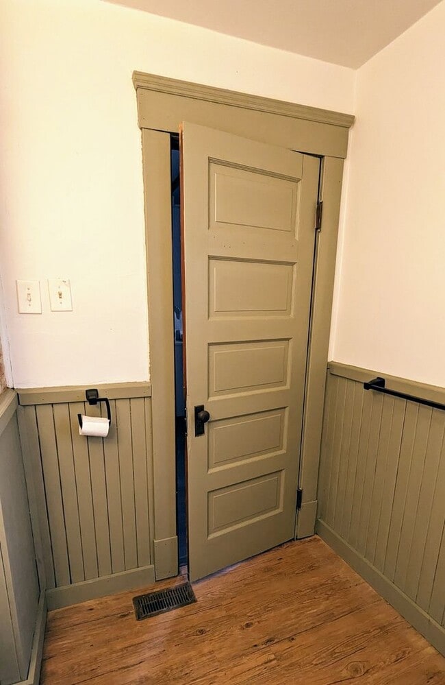 Building Photo - 3-Bedroom Duplex