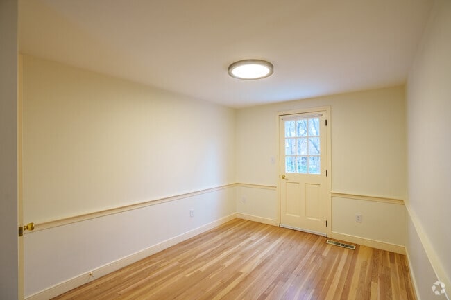 2BR, 1.5BA - 1,700SF - Dining Room - Wedgewood Common Apartments