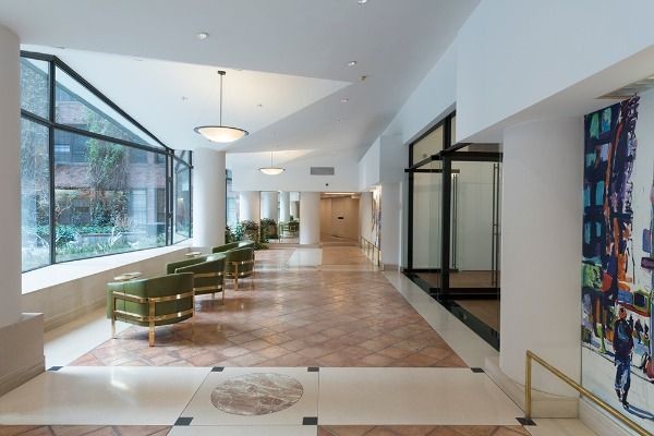 Building Photo - 425 W 23rd St