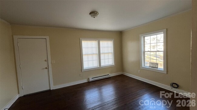 Foto del edificio - 2621 Dr Carver Rd