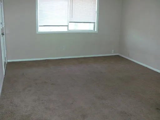 Foto del edificio - Room in Apartment on Allen Dr