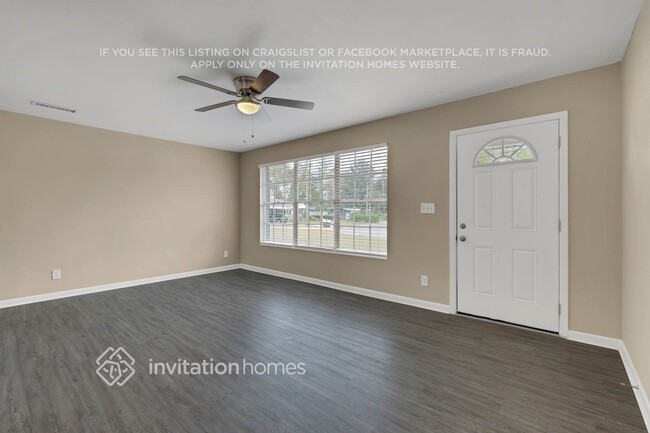 Building Photo - 1650 Cezanne Dr W
