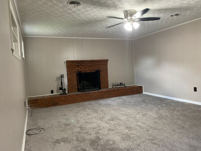 Building Photo - Available Now!  MOVE IN SPECIAL $250 OFF F...