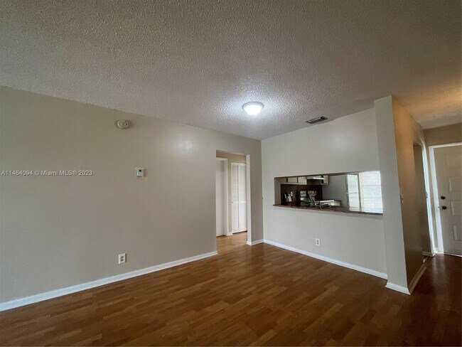 Building Photo - 203 Lake Pointe Dr