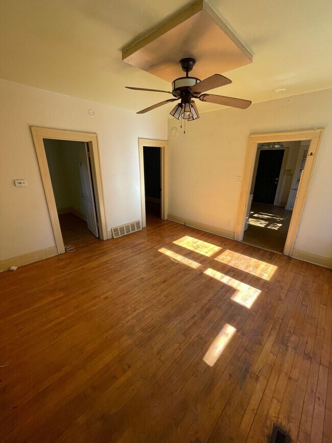 Foto del edificio - **First month rent half off**