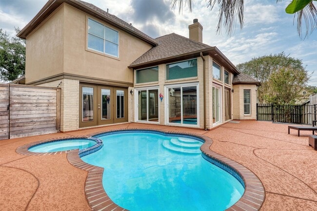 Building Photo - 201 Las Brisas St