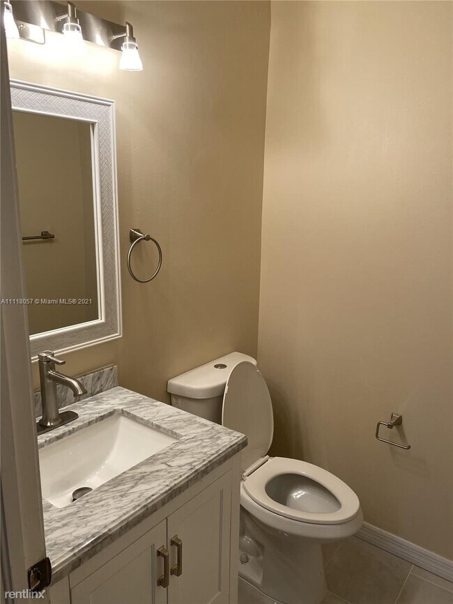 Foto del edificio - 3 br, 2.5 bath Townhome - 10671 SW 7th St ...