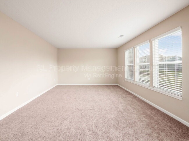 Building Photo - 7449 Sugarbark Dr