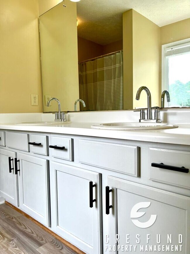 Building Photo - Waterview 3BR 2Bath Off Ramsey Street