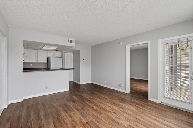 Building Photo - 752 Executive Center Dr