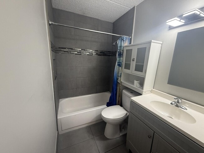 Building Photo - 3211 SW 44th St