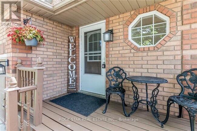 Photo du bâtiment - 155 Nathan Crescent