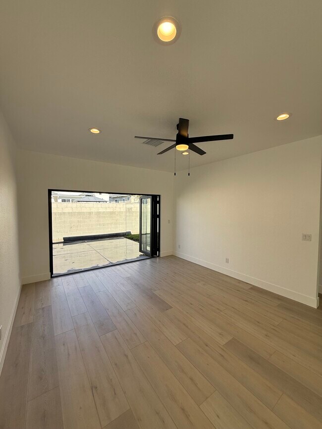 Foto del edificio - 11483 Delano St