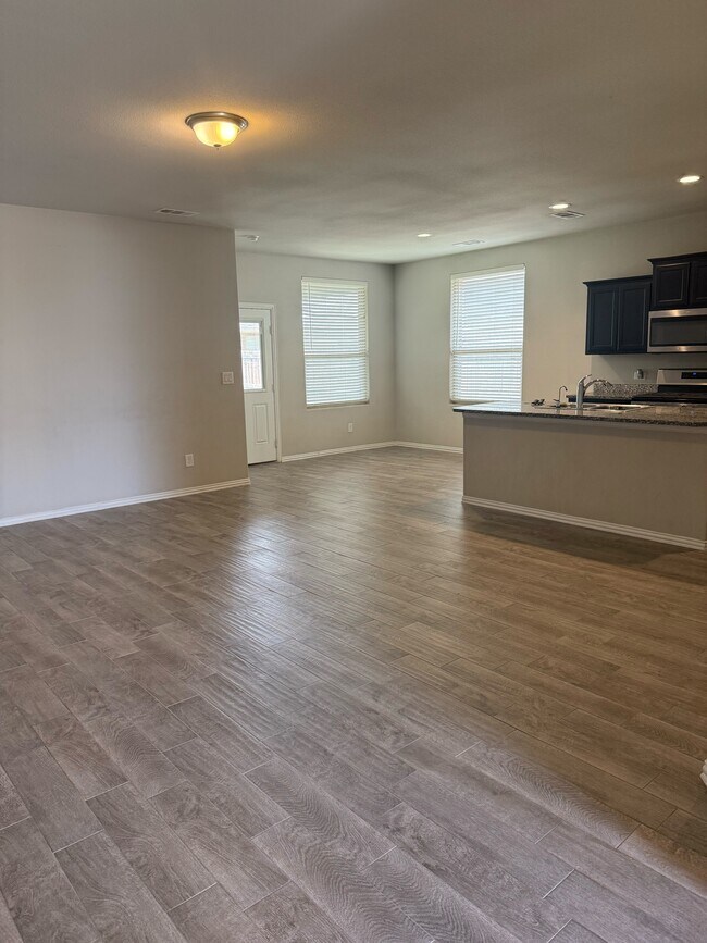 Foto del edificio - 6911 Brisco Rd