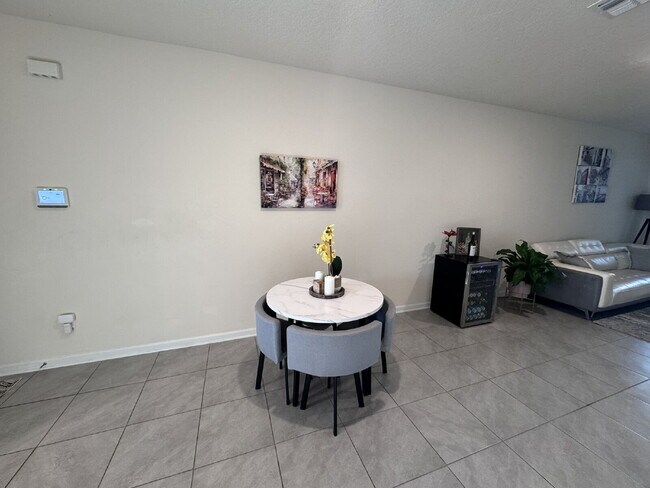 Foto del edificio - Spacious Townhome in Oakleaf Plantation