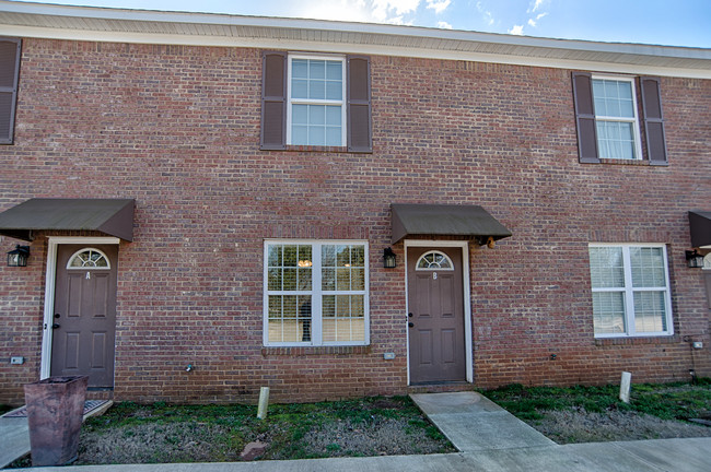 Foto del edificio - Priceville Townhomes