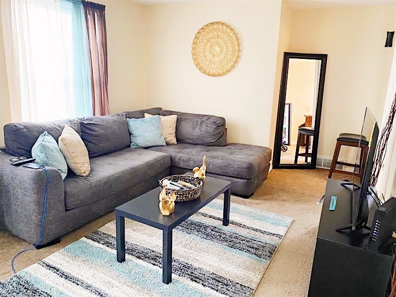Primary Photo - Lovely Racine Upper Unit by Lake View Park
