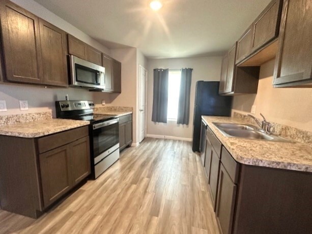 Foto del edificio - 2855 Golf Crest Dr
