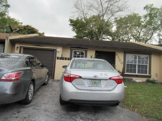 Primary Photo - 9300 E Elm Ln