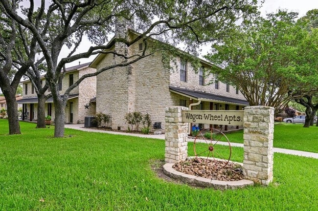 Building Photo - 204 Northwest Dr
