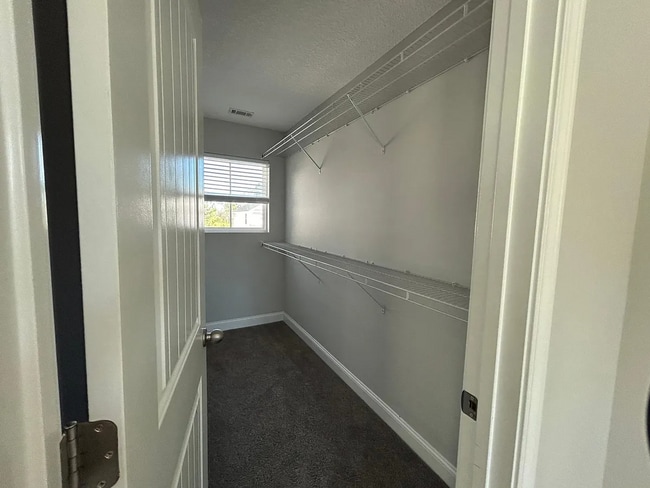 Building Photo - FALL MOVE-IN SPECIAL: 50% OFF 1st MONTH'S ...